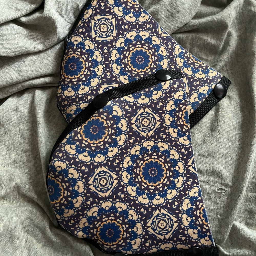 Onesole Clog Topper Navy and cream medallion